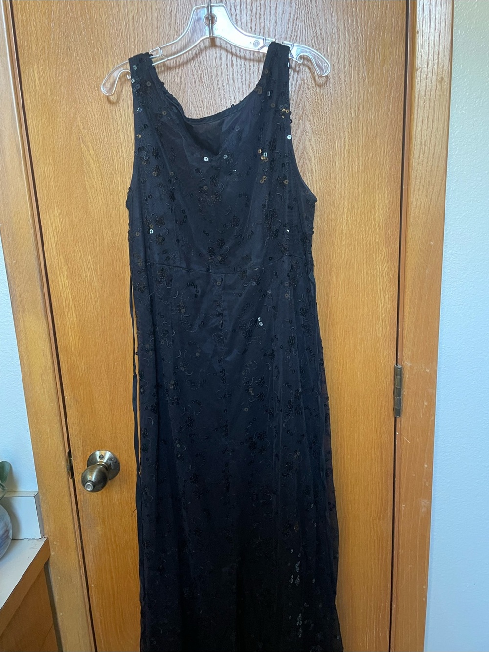 Elegant Black Sequin Maternity Evening Dress for Women - Picture 2 of 3